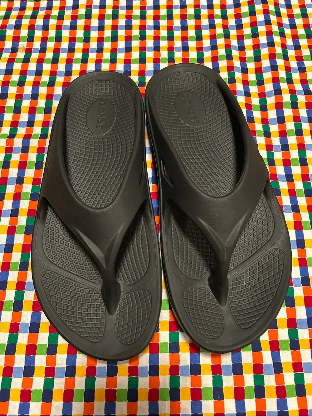 NWOT OOFOS  Men’s Black Foam Flip Flops 10